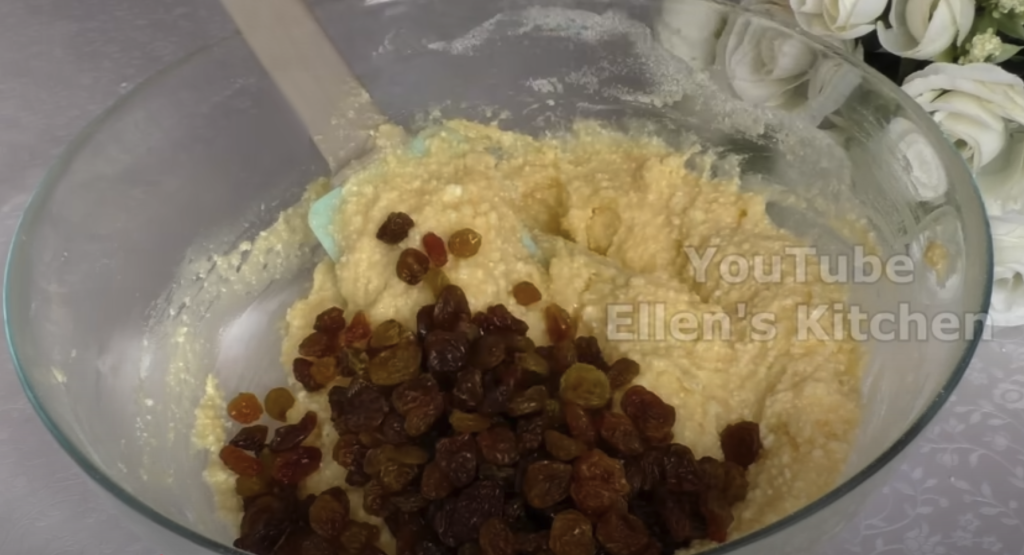 Vláčny jogurtový koláč s rozinkami – hotový za pár minut!