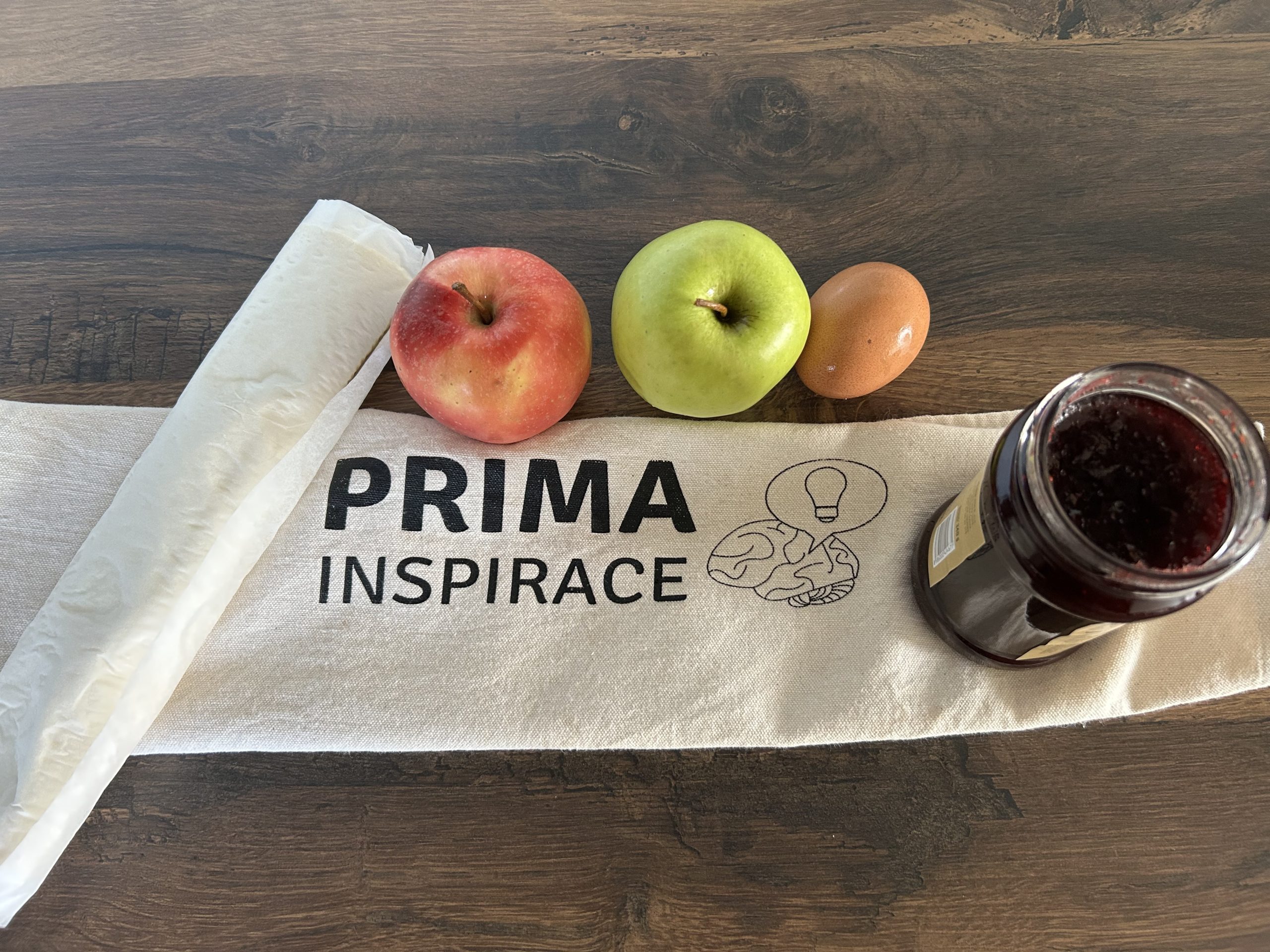 křupavá jablečná okénka - rychlý dezert z listového těsta, který zvládne každý!