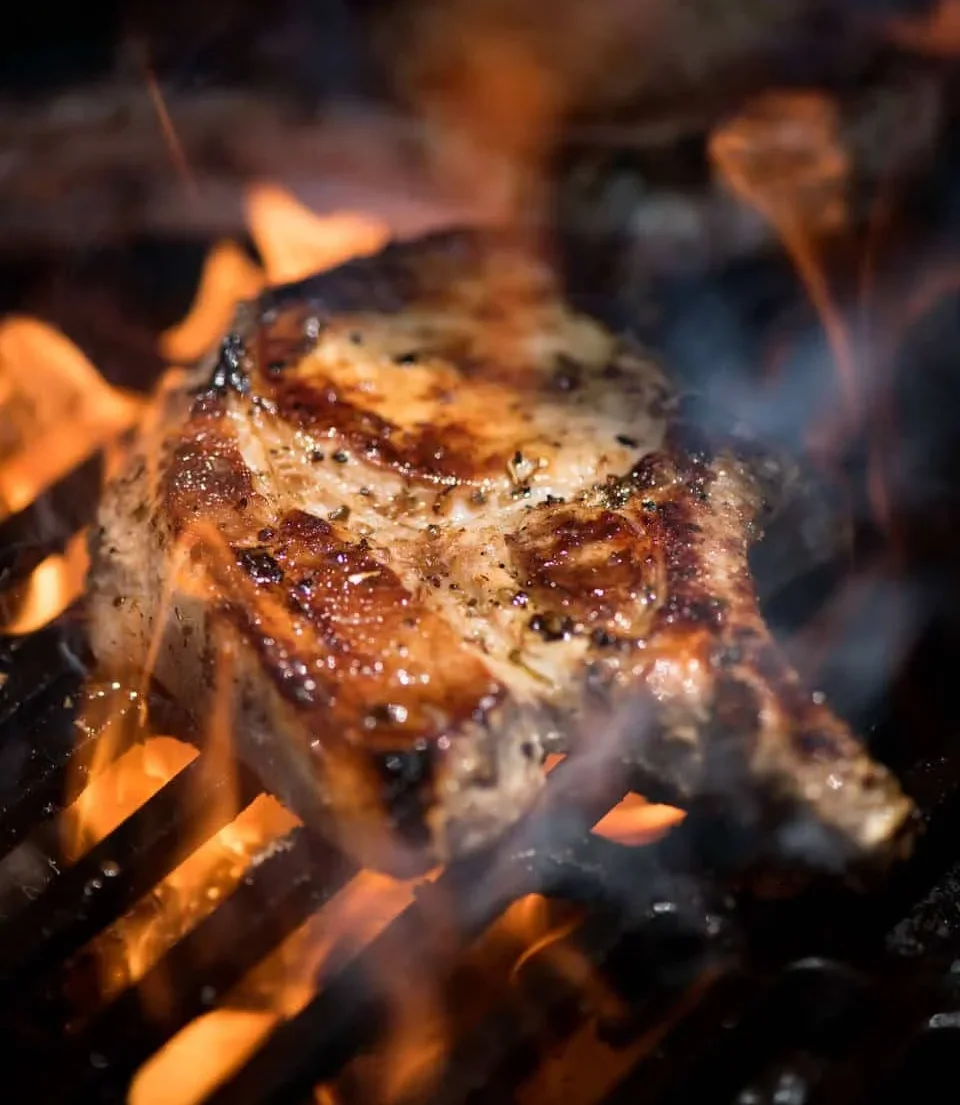 Vepřové kotlety v citronovo-česnekové marinádě: Šťavnaté a dokonale propečené